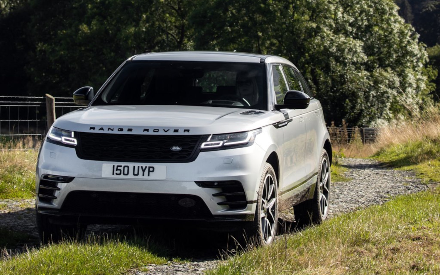 Comparison - Land Rover Range Rover Velar P400e Plug-In Hybrid 2021 ...