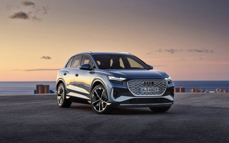 Comparison - Audi Q4 e-tron EV 2020 - vs - Audi Q3 Sportback 2020 | SUV ...