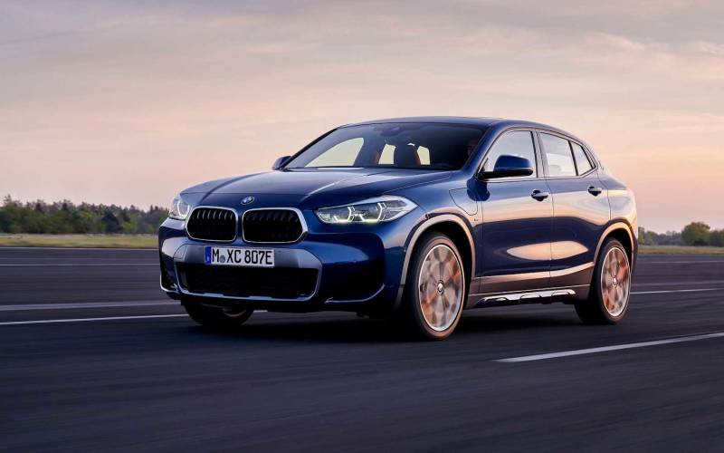 Comparison Bmw X2 Xdrive25e Vs Toyota Harrier Hybrid 21 Suv Drive