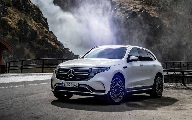 Comparison - Mercedes EQC AMG Line Premium Plus 2020 - vs - Skoda Enyaq ...